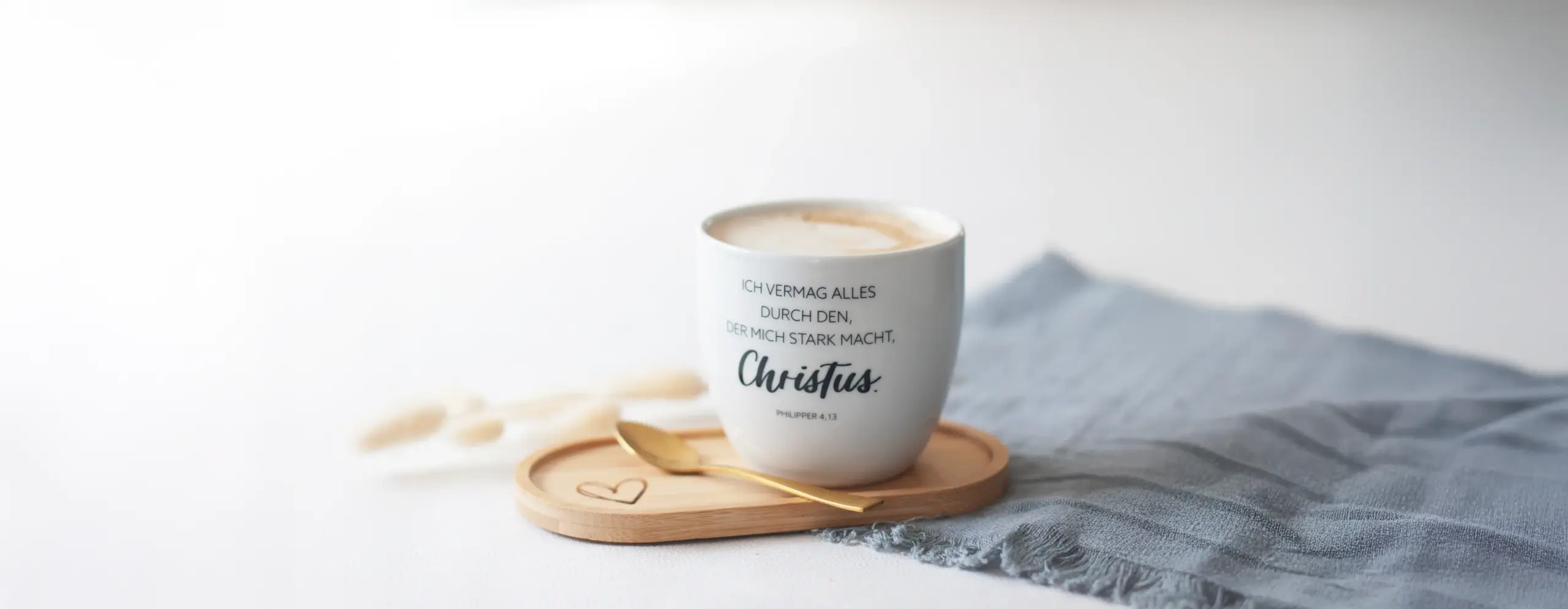 Christus-Tasse auf Holzbrett, christliche Marken, spirituelle Geschenke, Mookho.de.